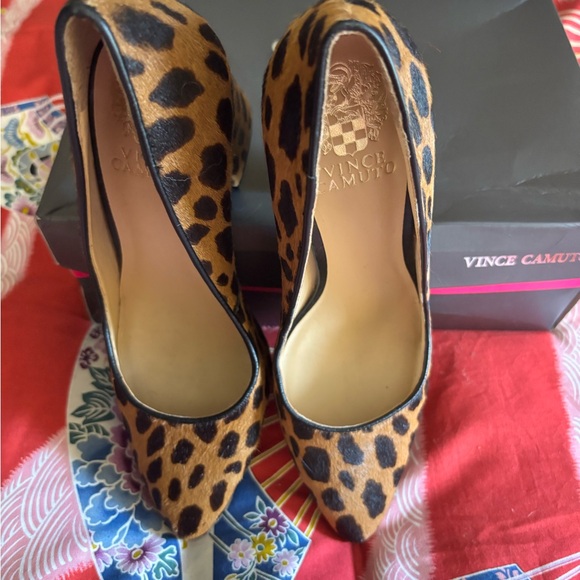 Vince Camuto leopard block heels. Size 8.5. - Picture 2 of 9